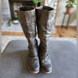 Women's Size 8.5 Carlos Santana Grey Boots